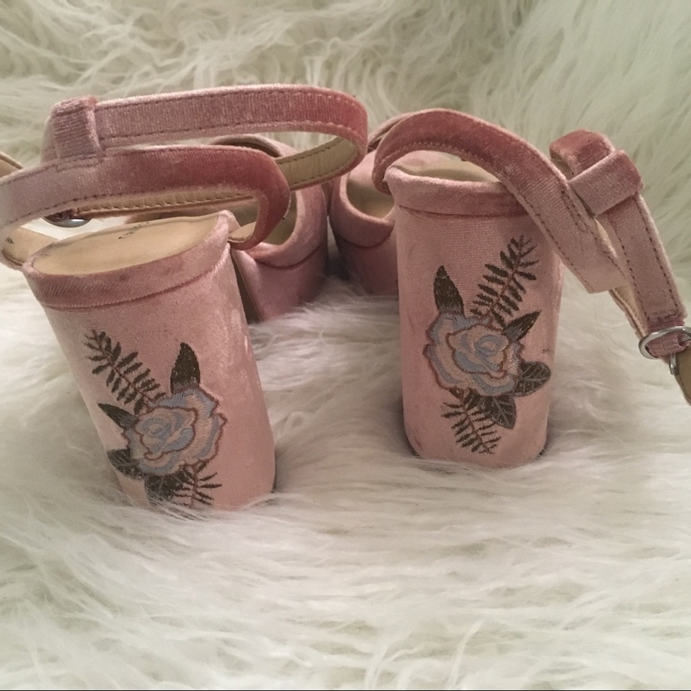 Chinese Laundry light pink suede shoes